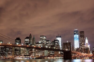 Fototapete Bewölkte Nacht und New York City