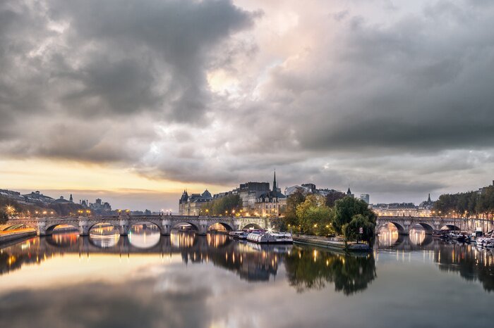 Fototapete Bewölkter Tag in Paris