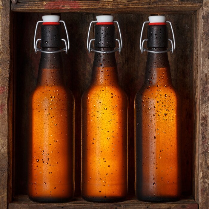Fototapete Bierflaschen in einer Kiste