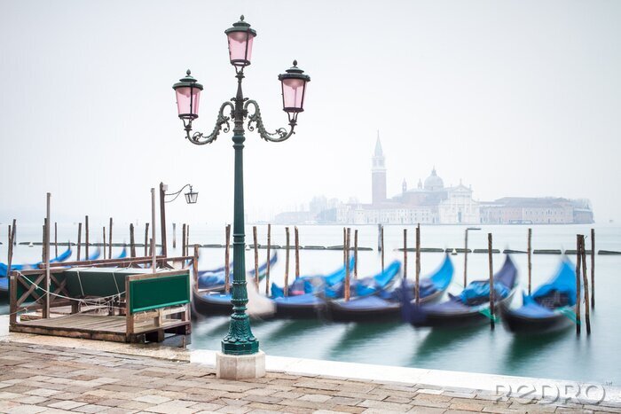 Fototapete Blaue Gondeln im Stillstand