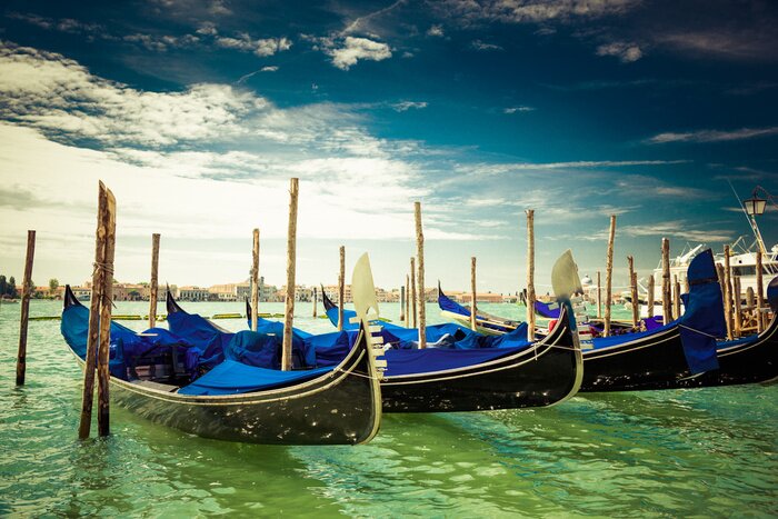 Fototapete Blauer himmel und türkisfarbenes wasser