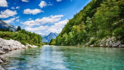 Fototapete Blick auf Berge und einen Fluss in einer Berglandschaft