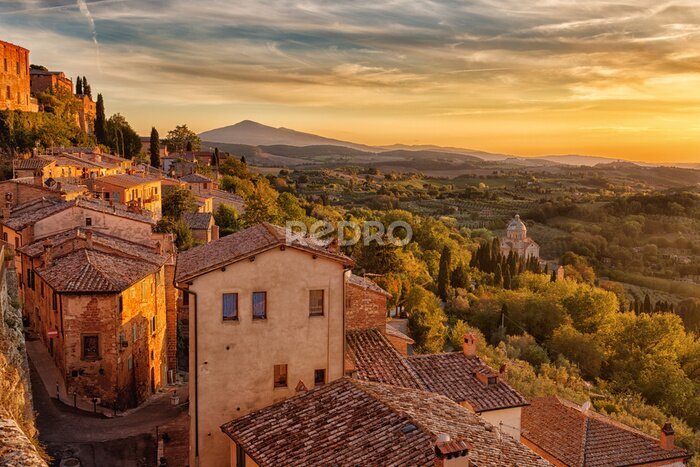 Fototapete Blick auf die Toskana von den Mauern von Montepulciano bei Sonnenuntergang aus