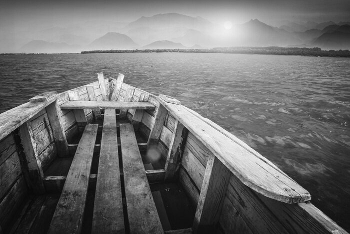 Fototapete Blick von einem Holzboot bei Sonnenuntergang