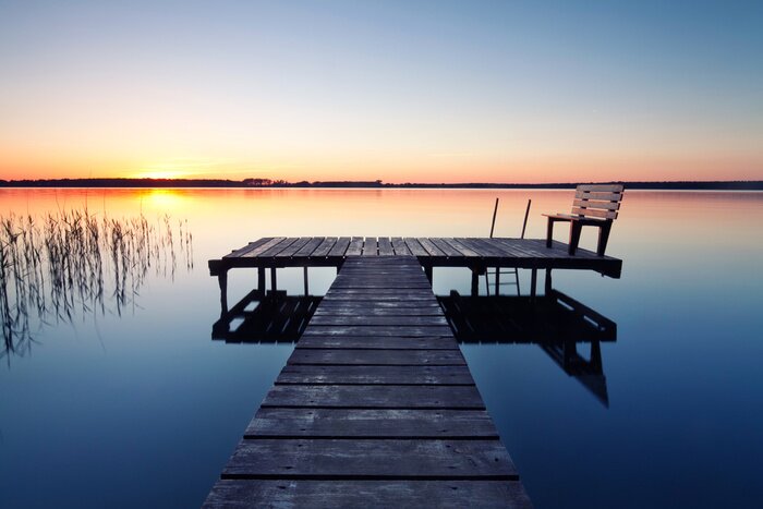 Fototapete Bootssteg mit Bank am See