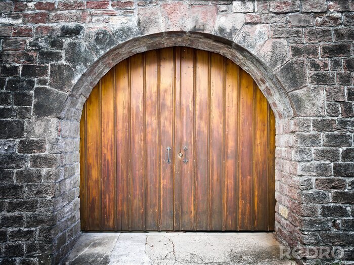 Fototapete Breiter Tor auf Mauerhintergrund