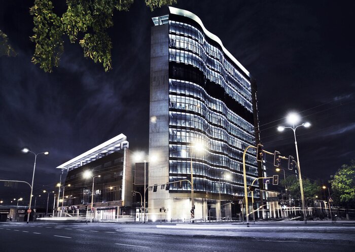 Fototapete Breitwandansicht nächtlicher Gebäude