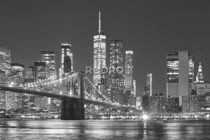 Fototapete Brooklyn Bridge und Manhattan Nachtansicht in Schwarz-Weiß