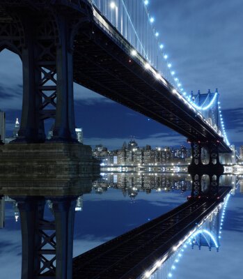 Brücke im Nachtlicht