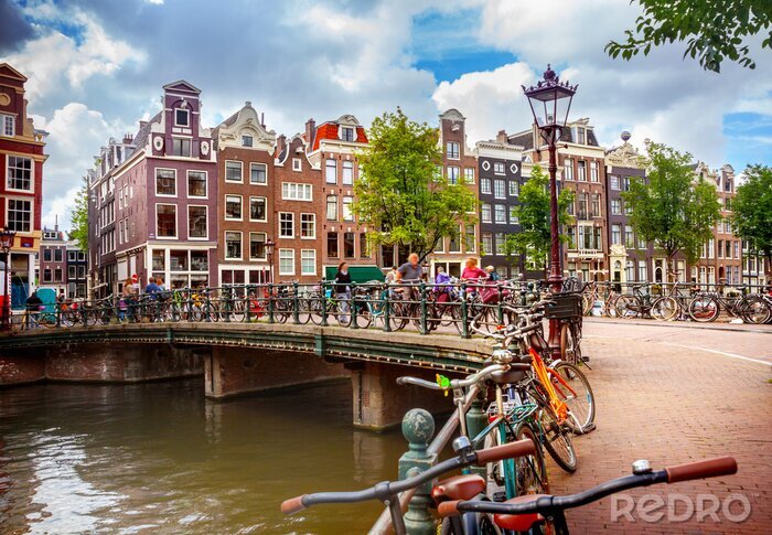 Fototapete Brücke mit Fahrrädern in Amsterdam
