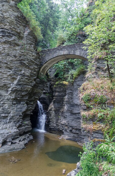 Fototapete Brücke über Wasserfall