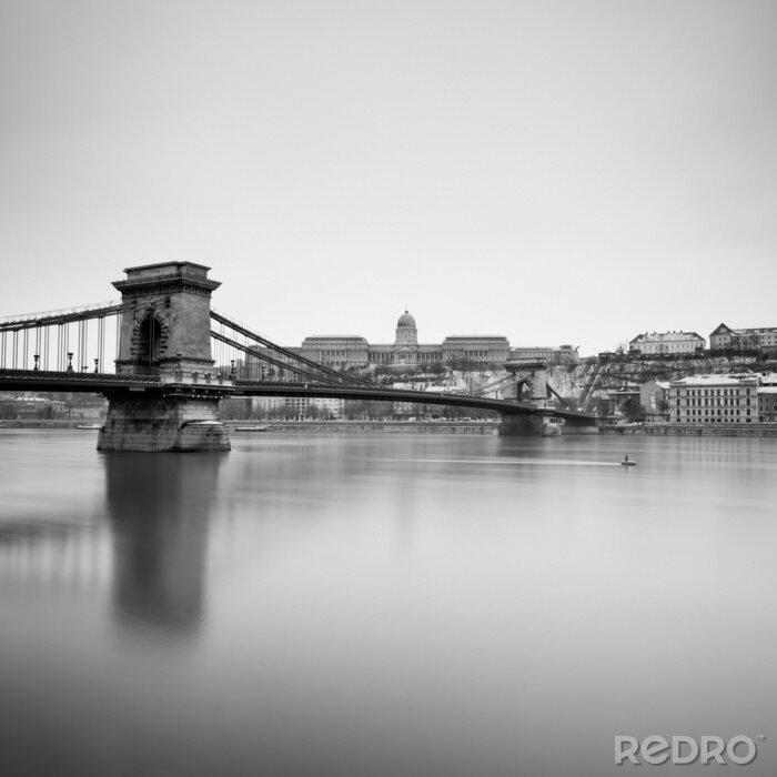 Fototapete Brücke und breiter Fluss in Ungarn