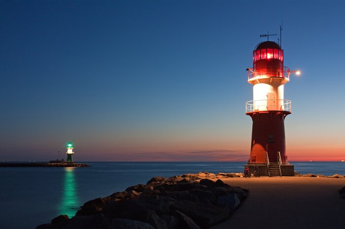 Fototapete Bunte Leuchttürme in der Nacht