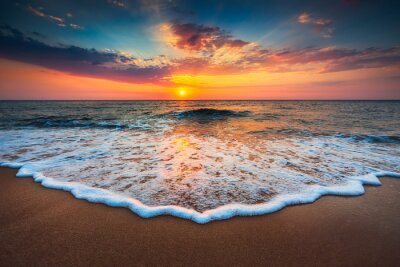 Fototapete Bunter Sonnenaufgang am Meer