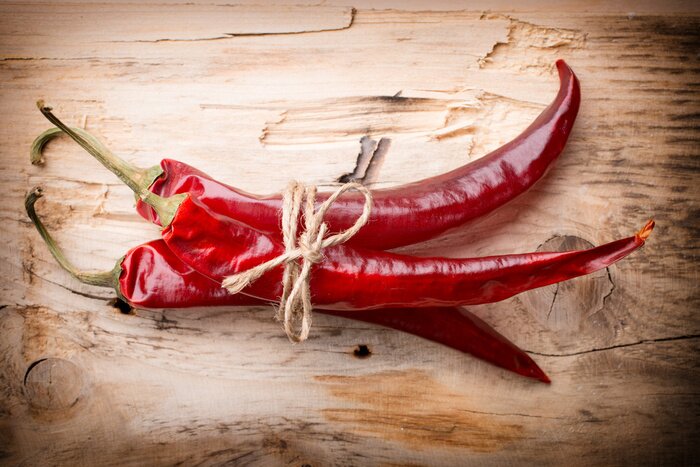 Fototapete Chilischoten auf Holz