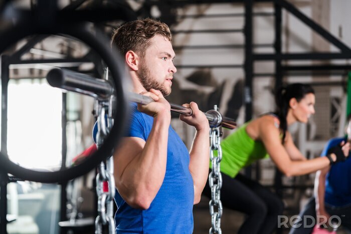 Fototapete Crossfit Training mit Langhantel und Ketten