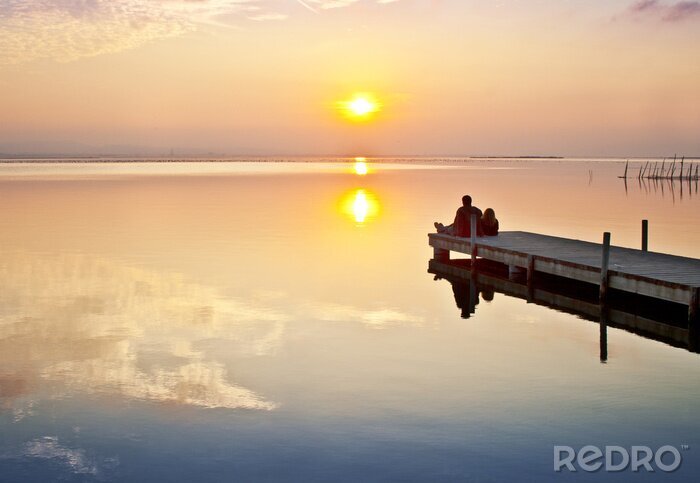 Fototapete Date am See beim Sonnenuntergang