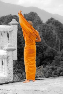 Den Kesa anziehender Mensch