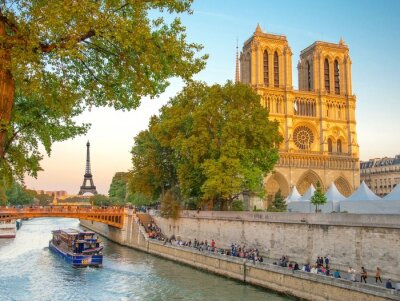 Fototapete Denkmäler von Paris und Touristen