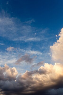 Fototapete Dunkelblauer Himmel mit weißen Wolken