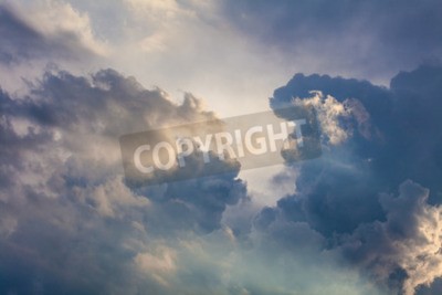 Fototapete Dunkelblauer Himmel mit Wolken
