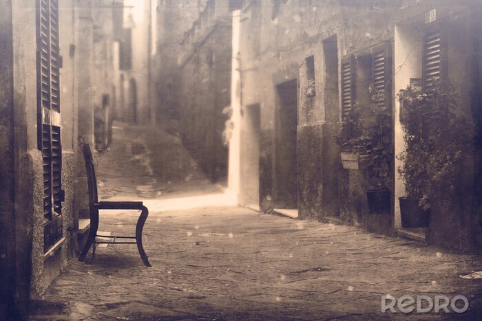 Fototapete Dunkle Gasse im Nebel