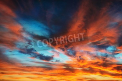 Fototapete Durch Sonnenaufgang beleuchtete Wolken