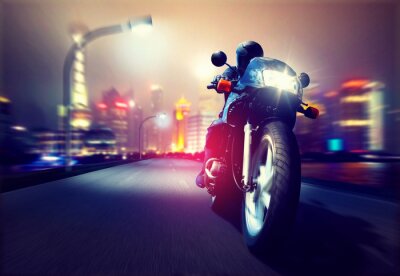 Fototapete Durch Stadt rasender Motorradfahrer