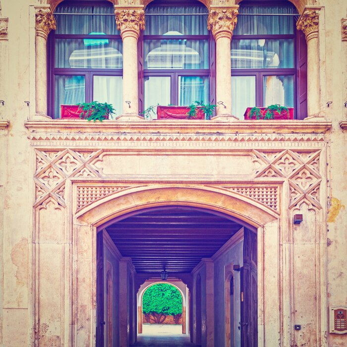 Fototapete Durchgang im wohnblock