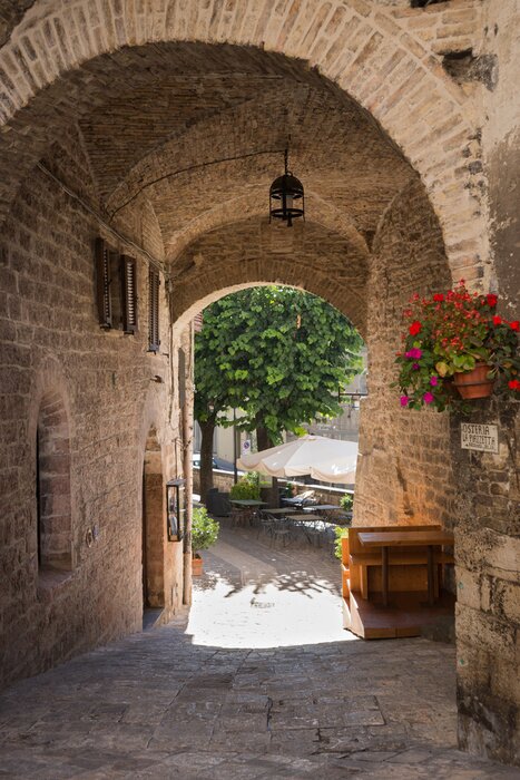 Fototapete Durchgang mit steiniger Decke