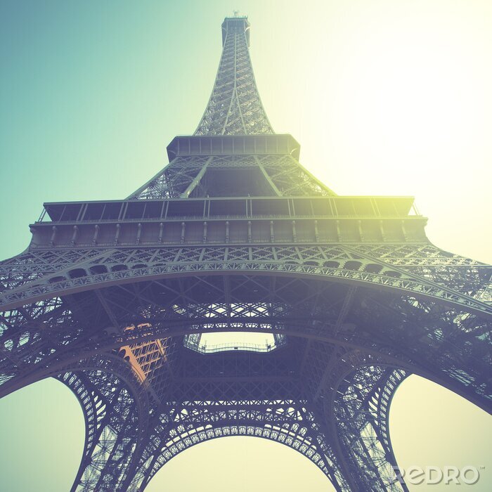 Fototapete Eiffelturm aus Froschperspektive
