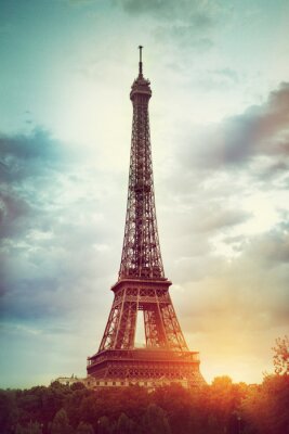 Fototapete Eiffelturm von der Sonne beleuchtet