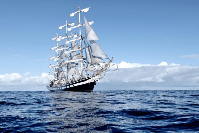 Fototapete Ein mächtiges Schiff im blauen Meer