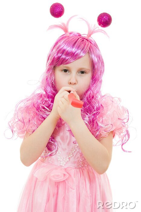 Fototapete Ein Mädchen mit rosa Haaren in einem rosa Kleid eine Pfeife