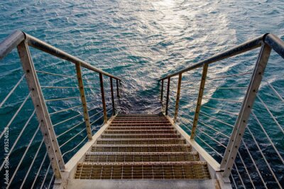 Fototapete Ein Steg mit Stufen ins Wasser