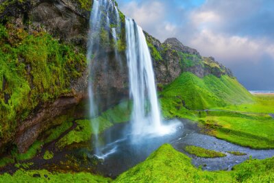 Fototapete Ein Wasserfall auf einem hohen Berggipfel