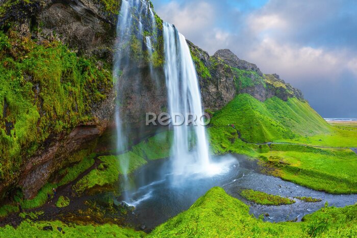 Fototapete Ein Wasserfall auf einem hohen Berggipfel