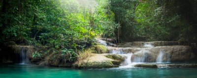 Fototapete Ein Wasserfall in einem thailändischen Nationalpark