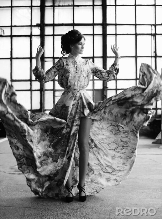 Fototapete Elegante Frau beim Tanz