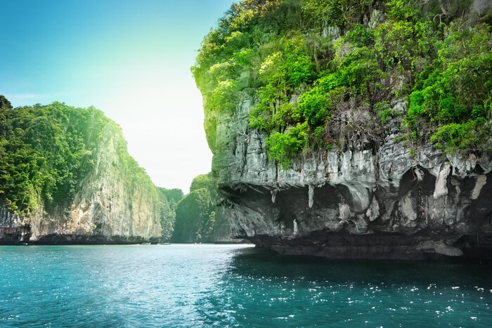 Fototapete Erstaunliche Landschaft mit Felsen im Wasser