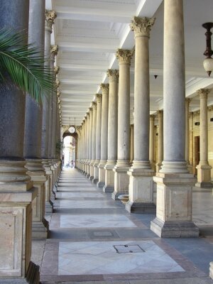 Fototapete Exotischer räumlicher Säulengang
