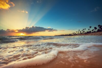 Fototapete Exotischer Strand in der Dominikanischen Republik bei Sonnenuntergang