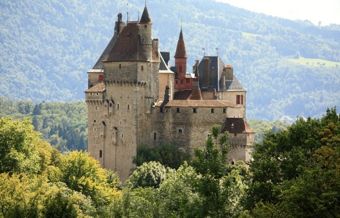 Fototapete Fabelhaftes Schloss im Wald