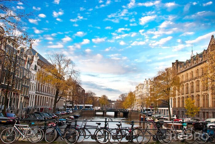 Fototapete Fahrräder auf der Brücke in Amsterdam