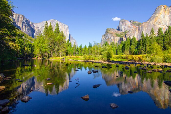 Fototapete Felsige Berge Grün und See