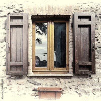 Fototapete Fenster in einem Steinhaus
