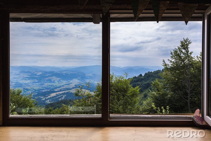 Fototapete Fenster mit Blick auf ein Bergpanorama