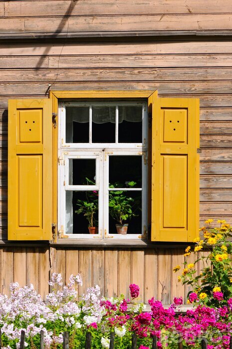 Fototapete Fenster mit orangefarbenen fensterläden