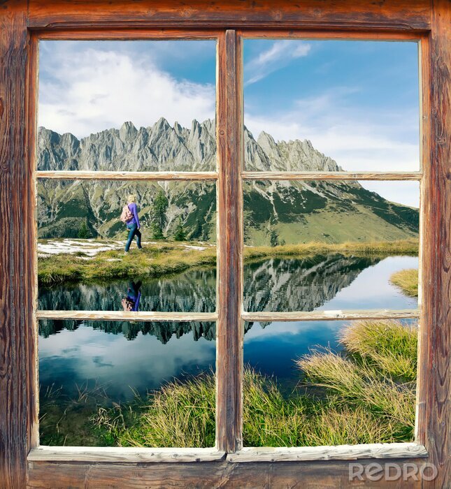 Fototapete Fensteransicht einer Frau in den Bergen