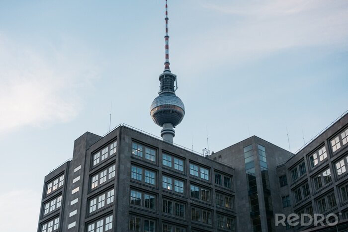 Fototapete Fernsehturm hinter den Berliner Gebäuden
